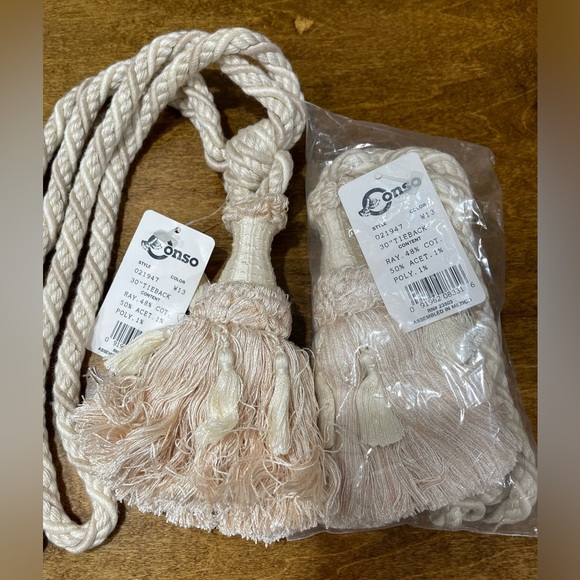 Curtain tie backs with tassels - Picture 5 of 7